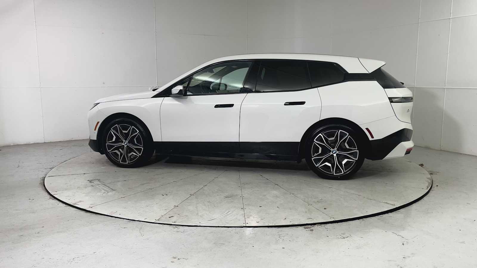 Certified 2023 BMW iX xDrive50 w/ Premium Package image 5