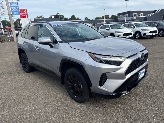 Used 2023 Toyota RAV4 SE image 2