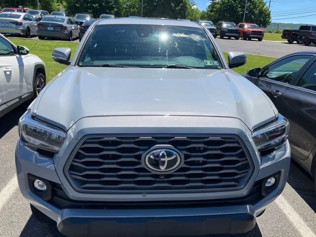 Used 2021 Toyota Tacoma TRD Off-Road w/ TRD Premium Off Road Package AWD/4WD image 3