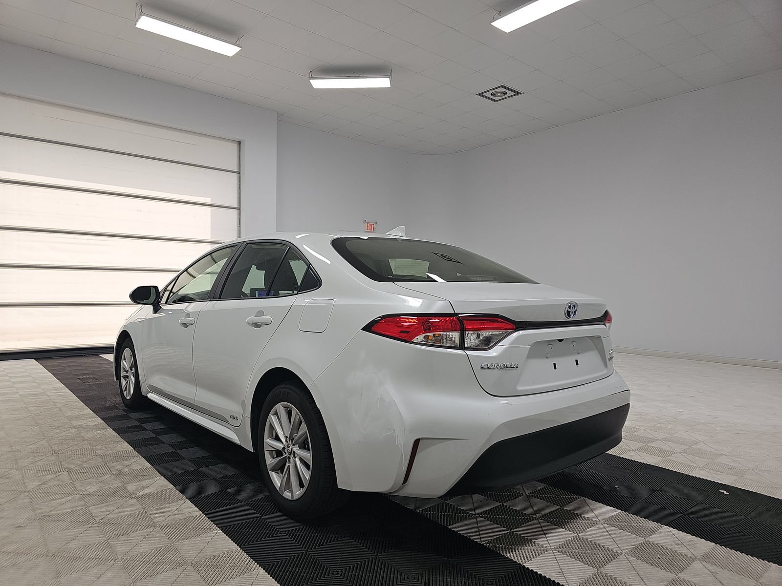 Certified 2025 Toyota Corolla LE w/ LE Premium Package AWD/4WD image 36