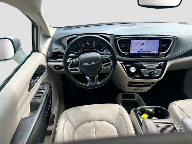 Used 2021 Chrysler Pacifica Touring-L FWD image 23