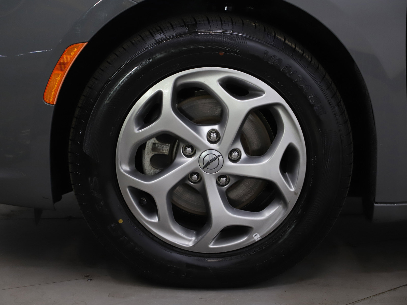 Used 2023 Chrysler Pacifica Limited image 32