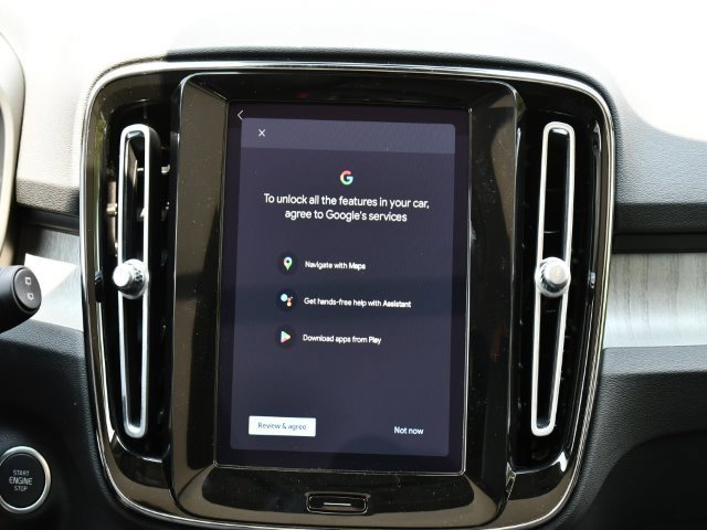 New 2025 Volvo XC40 B5 Plus w/ Protection Package Premier image 24