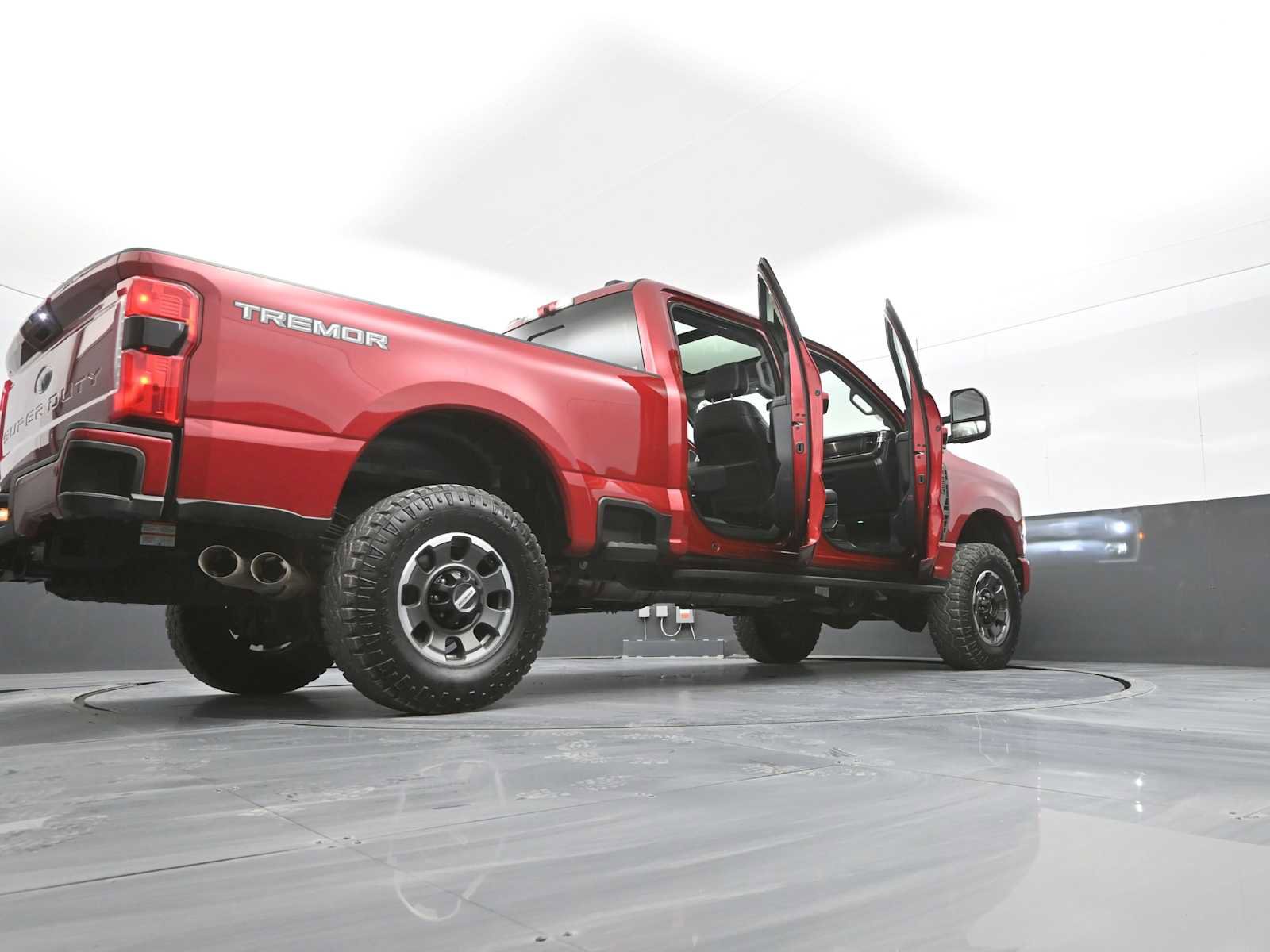 Used 2024 Ford F250 Lariat w/ Tremor Off-Road Package image 30