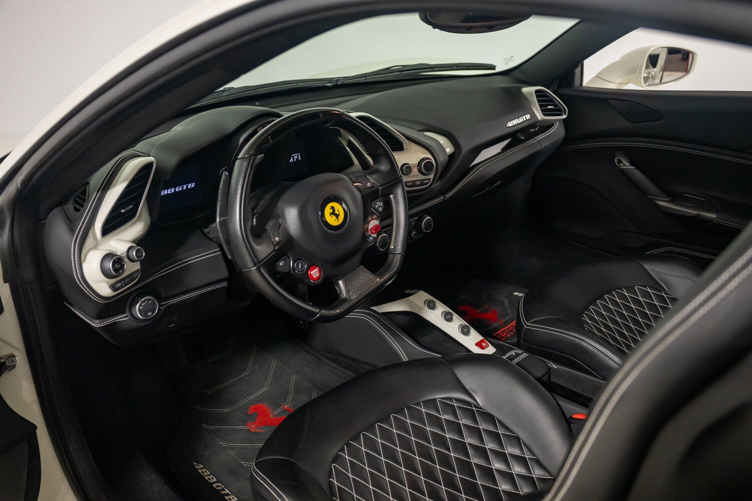 Used 2017 Ferrari 488 GTB RWD image 18