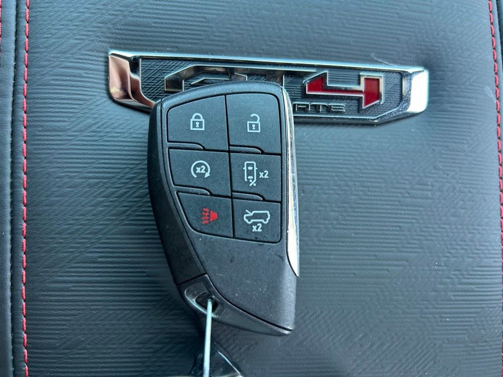 Used 2025 GMC Yukon XL AT4 Ultimate w/ LPO, AT4 Appearance Package AWD/4WD image 39