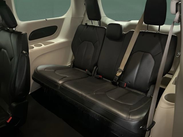Used 2020 Chrysler Pacifica Touring-L FWD image 10