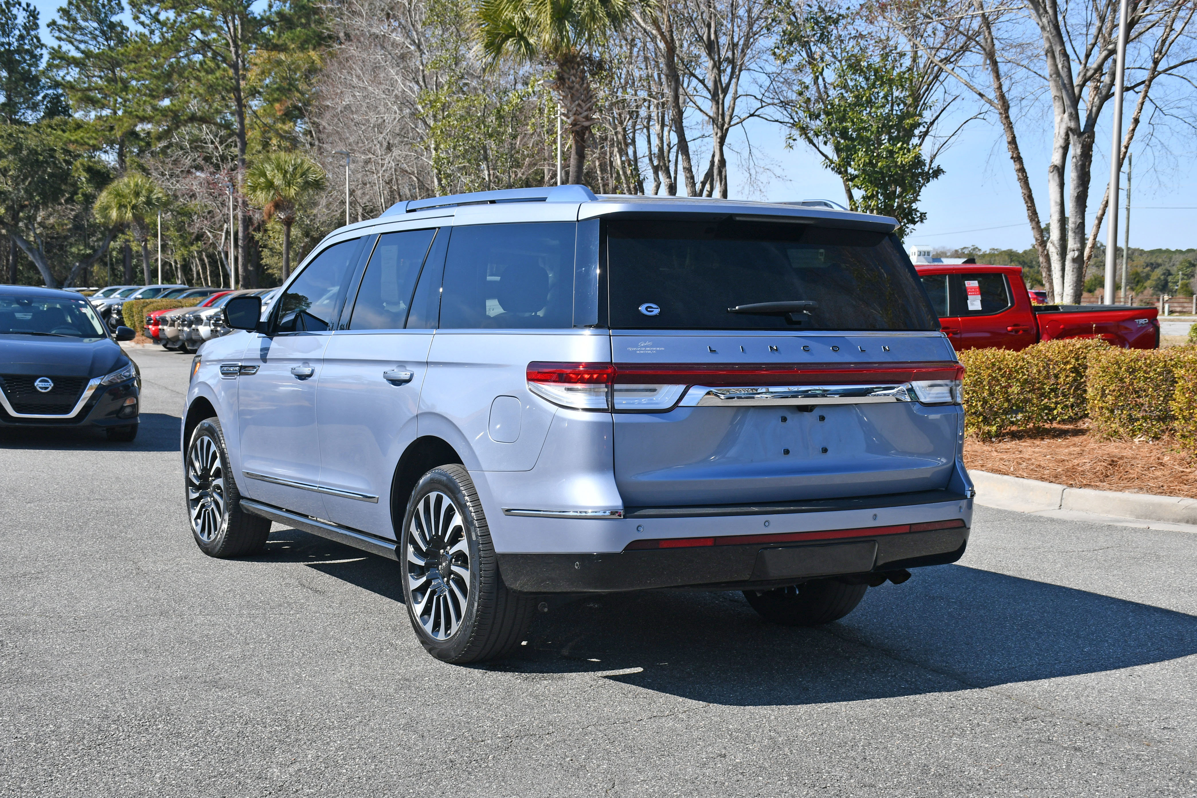 Used 2024 Lincoln Navigator Black Label AWD/4WD image 3