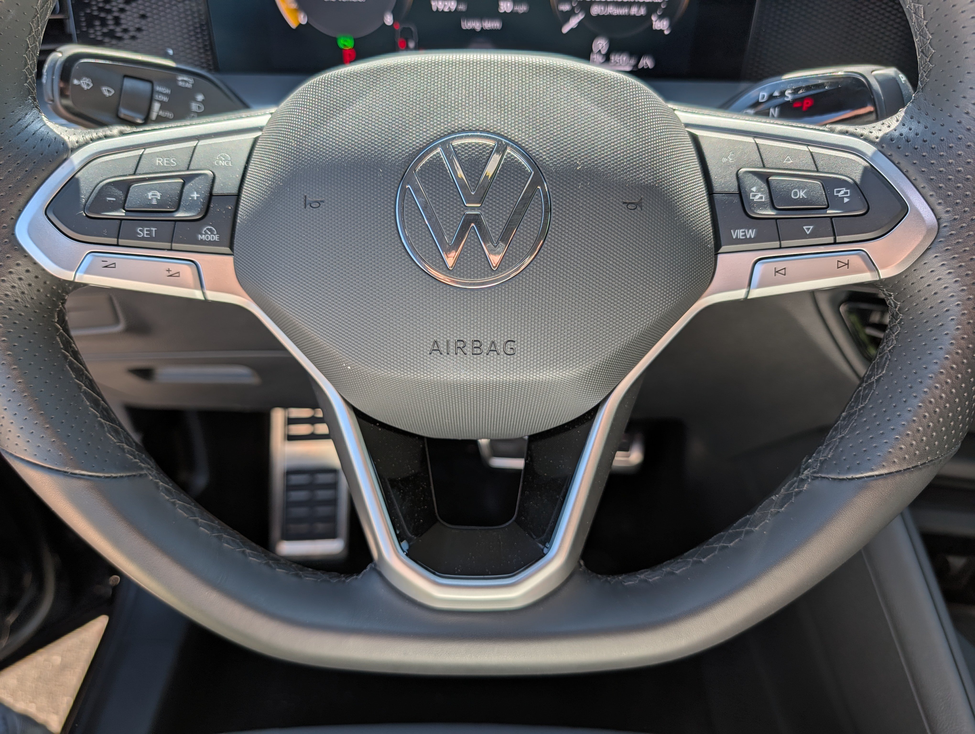 Certified 2026 Volkswagen Tiguan SE R-Line AWD/4WD image 25