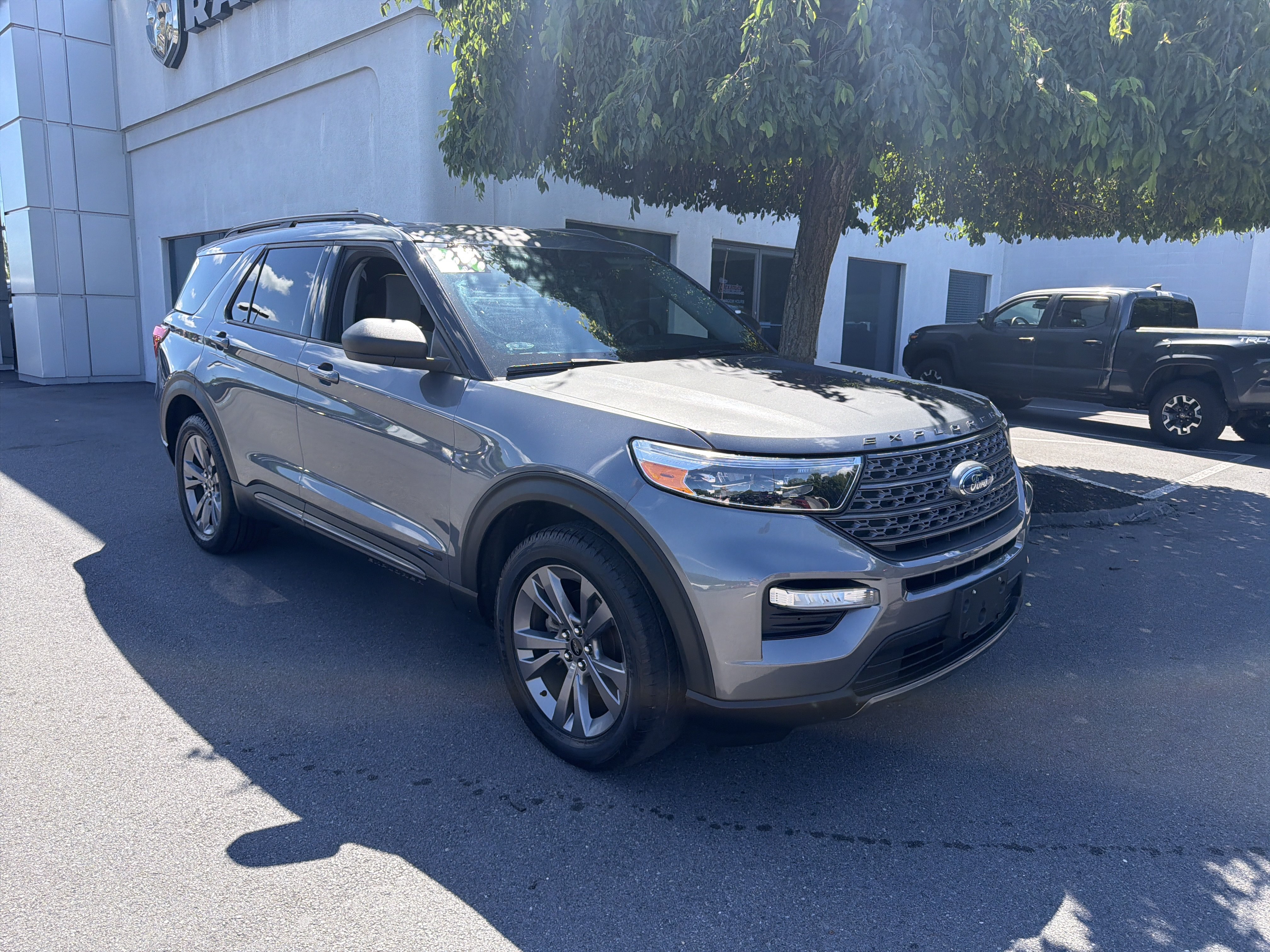 Used 2021 Ford Explorer XLT w/ Equipment Group 202A AWD/4WD image 1