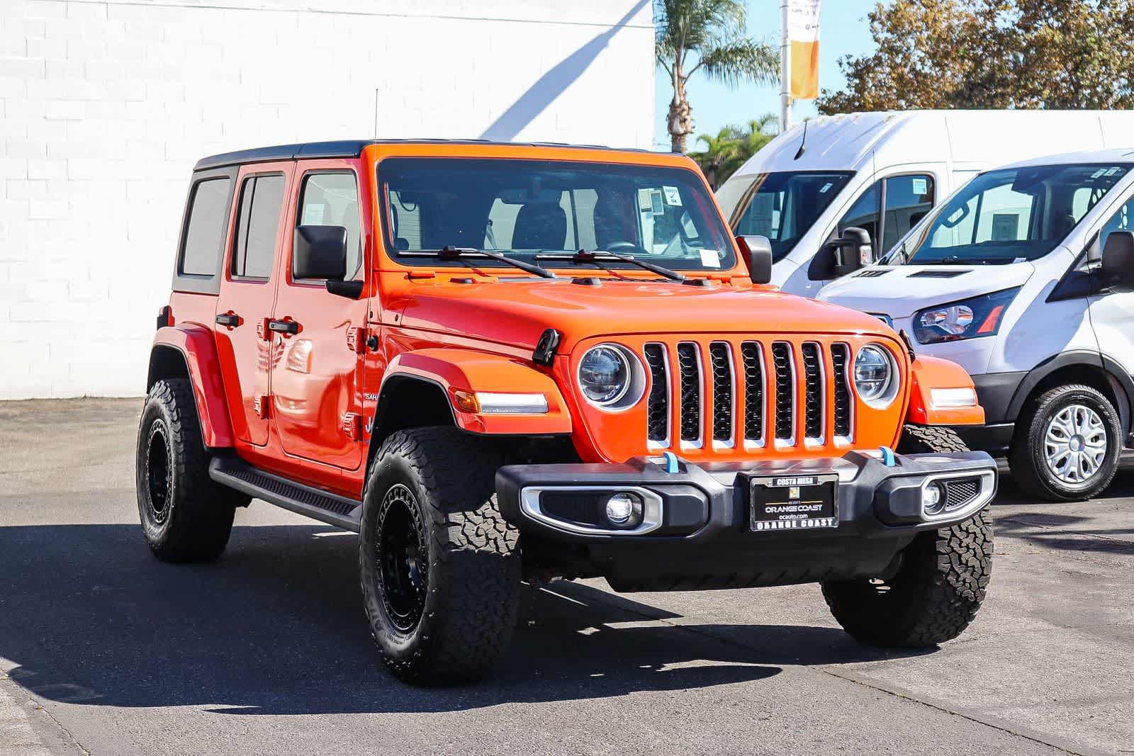 Used 2023 Jeep Wrangler Unlimited Sahara AWD/4WD image 3