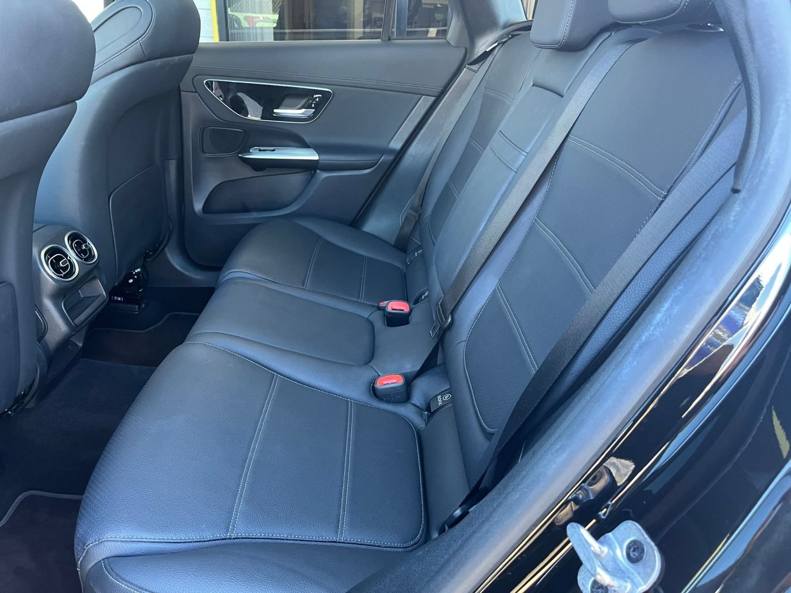 Used 2024 Mercedes-Benz GLC 300 4MATIC image 26