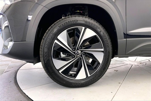 New 2026 Volkswagen Taos SE image 12