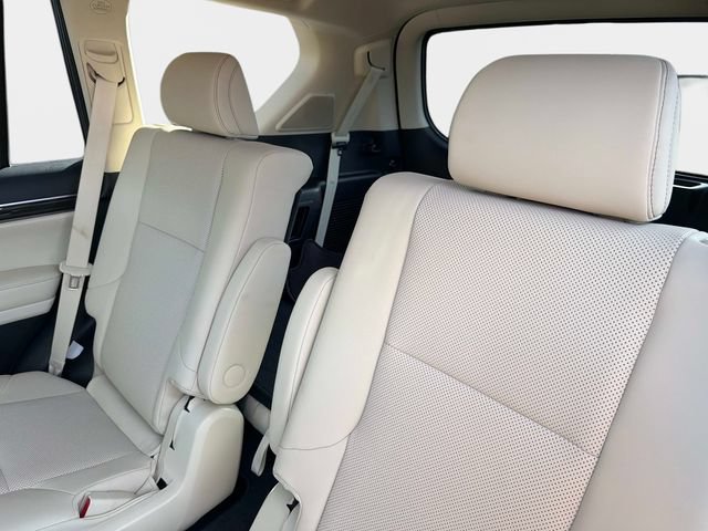 Used 2022 Lexus GX 460 Premium w/ Accessory Package AWD/4WD image 12