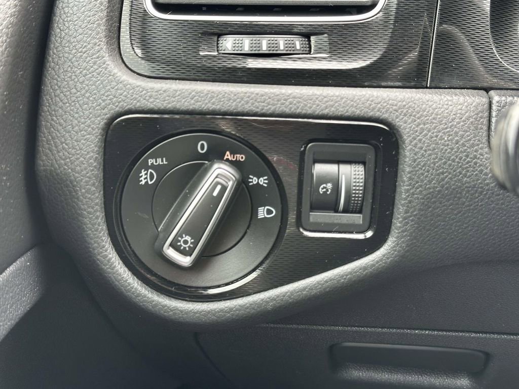 Used 2016 Volkswagen GTI SE FWD image 21