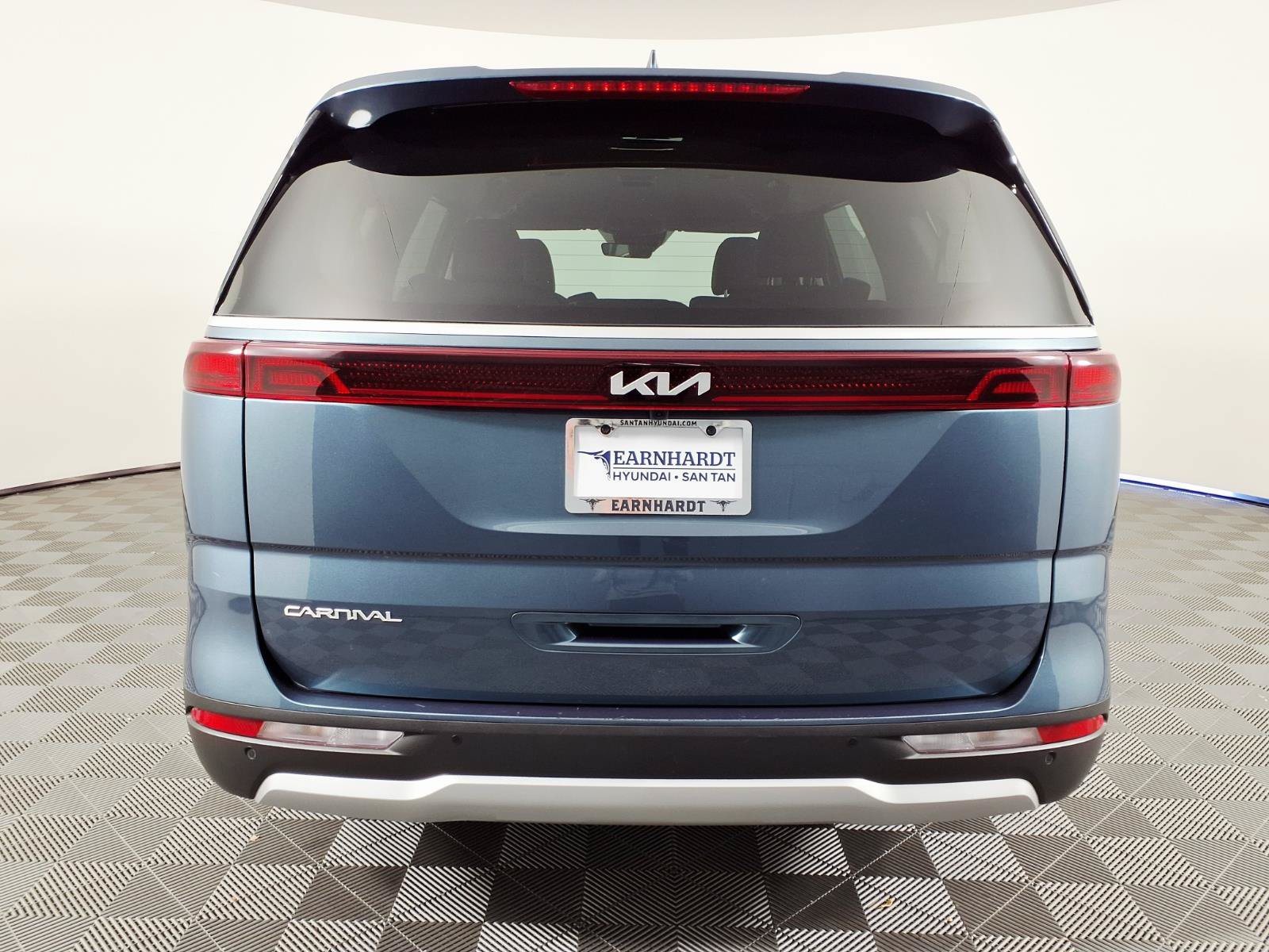 Used 2024 Kia Carnival EX FWD image 5