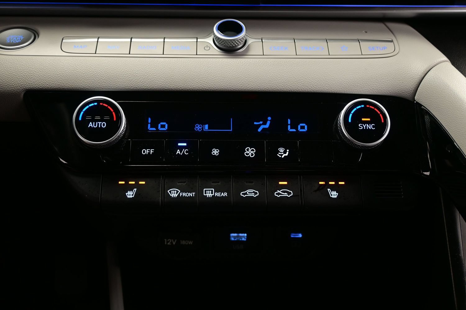Certified 2025 Hyundai Elantra Limited FWD image 21
