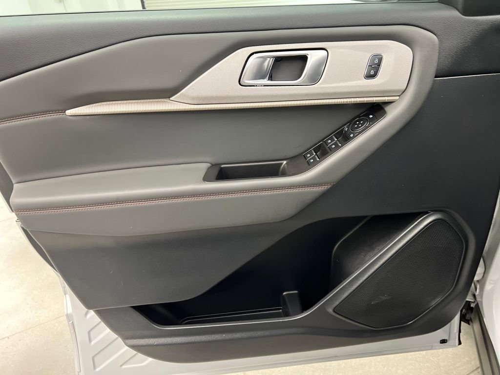 Used 2025 Ford Explorer Active image 11
