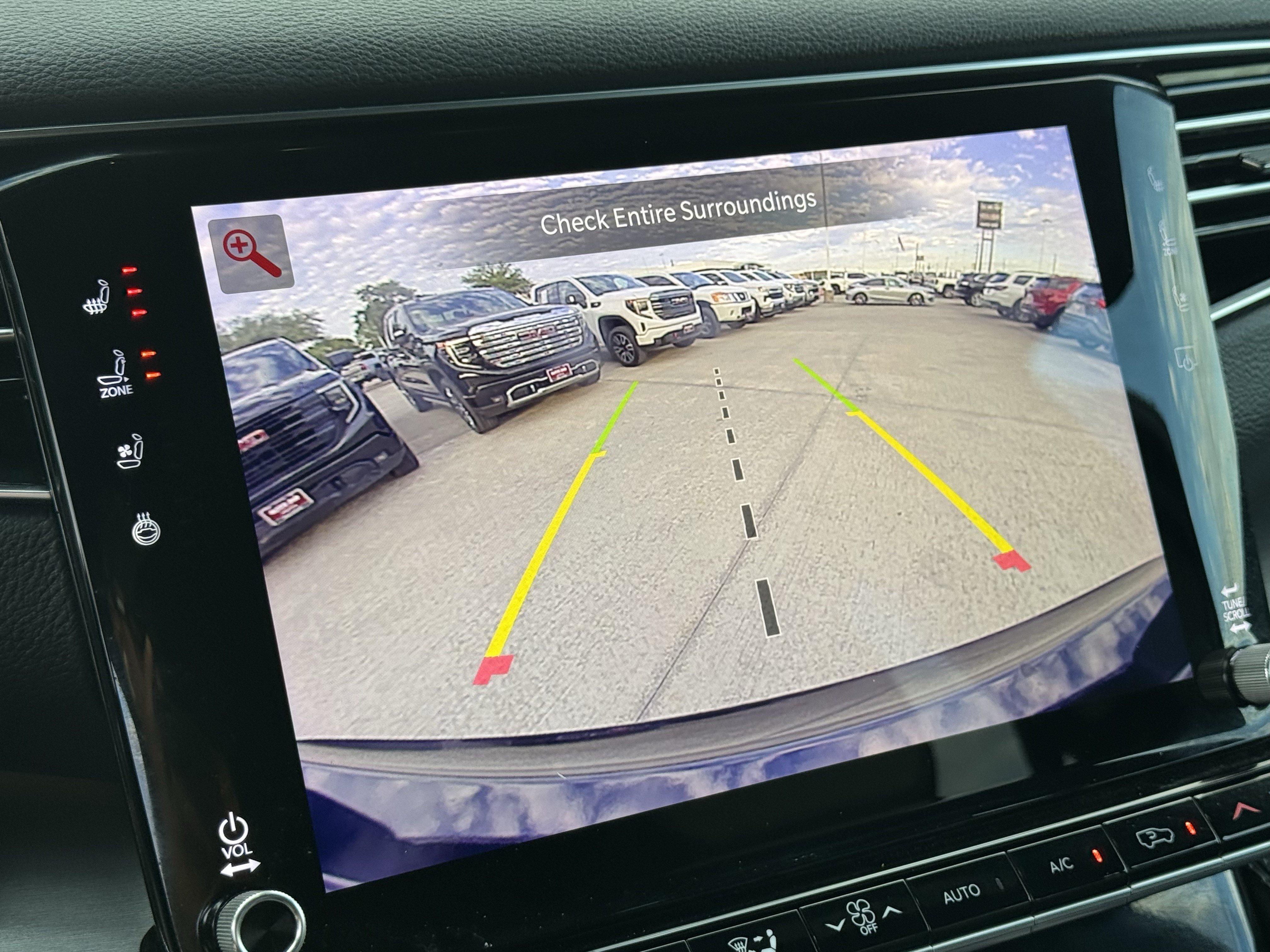 Used 2025 Jeep Wagoneer L Series II w/ 8-pass Seating Package AWD/4WD image 16