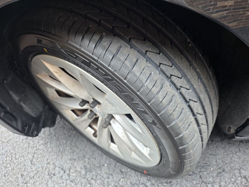 Used 2012 Tesla Model S Signature Performance RWD image 33