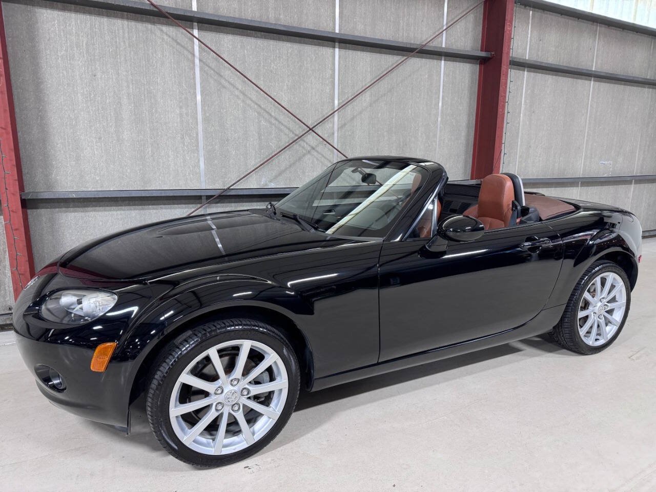 Used 2006 MAZDA MX-5 Miata Grand Touring RWD image 4