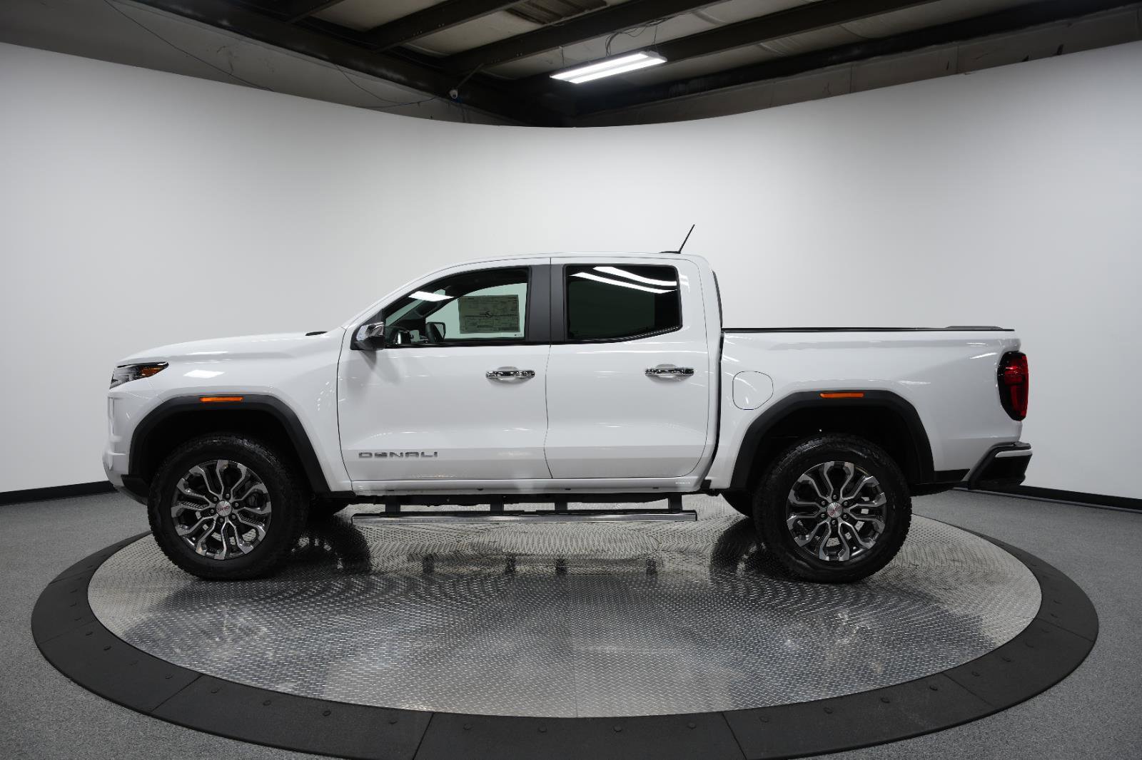 New 2026 GMC Canyon Denali image 4