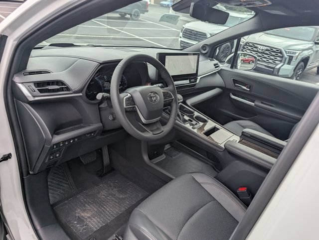 Used 2026 Toyota Sienna Platinum AWD/4WD image 9