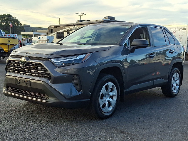 Used 2023 Toyota RAV4 LE AWD/4WD image 6