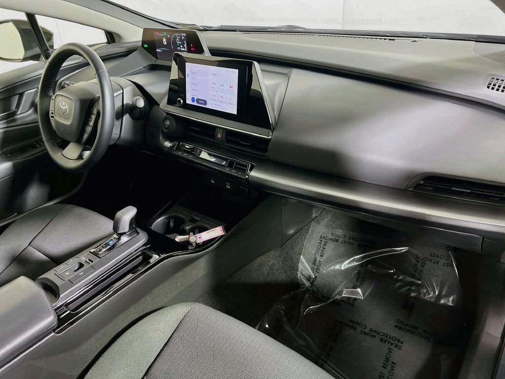 Certified 2025 Toyota Prius LE FWD image 25