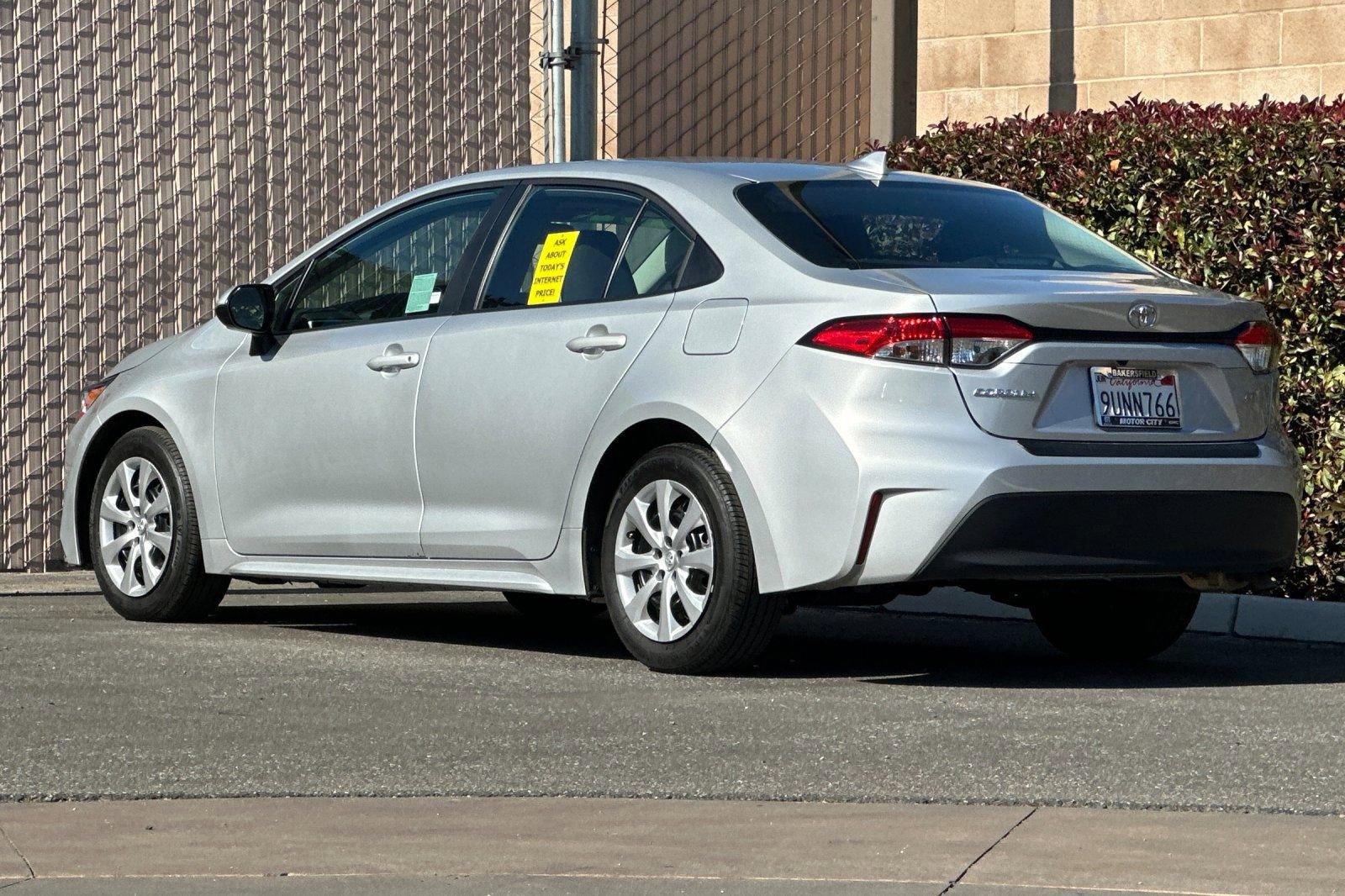 Used 2025 Toyota Corolla LE image 6