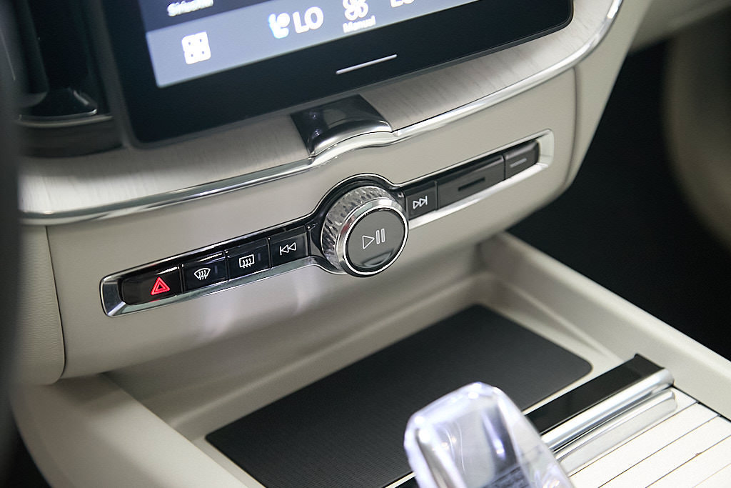 Certified 2026 Volvo XC60 B5 Ultra AWD/4WD image 18
