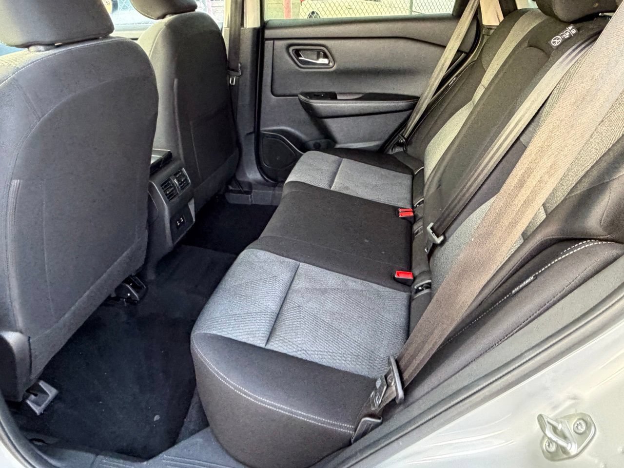 Certified 2025 Nissan Rogue SV FWD image 31