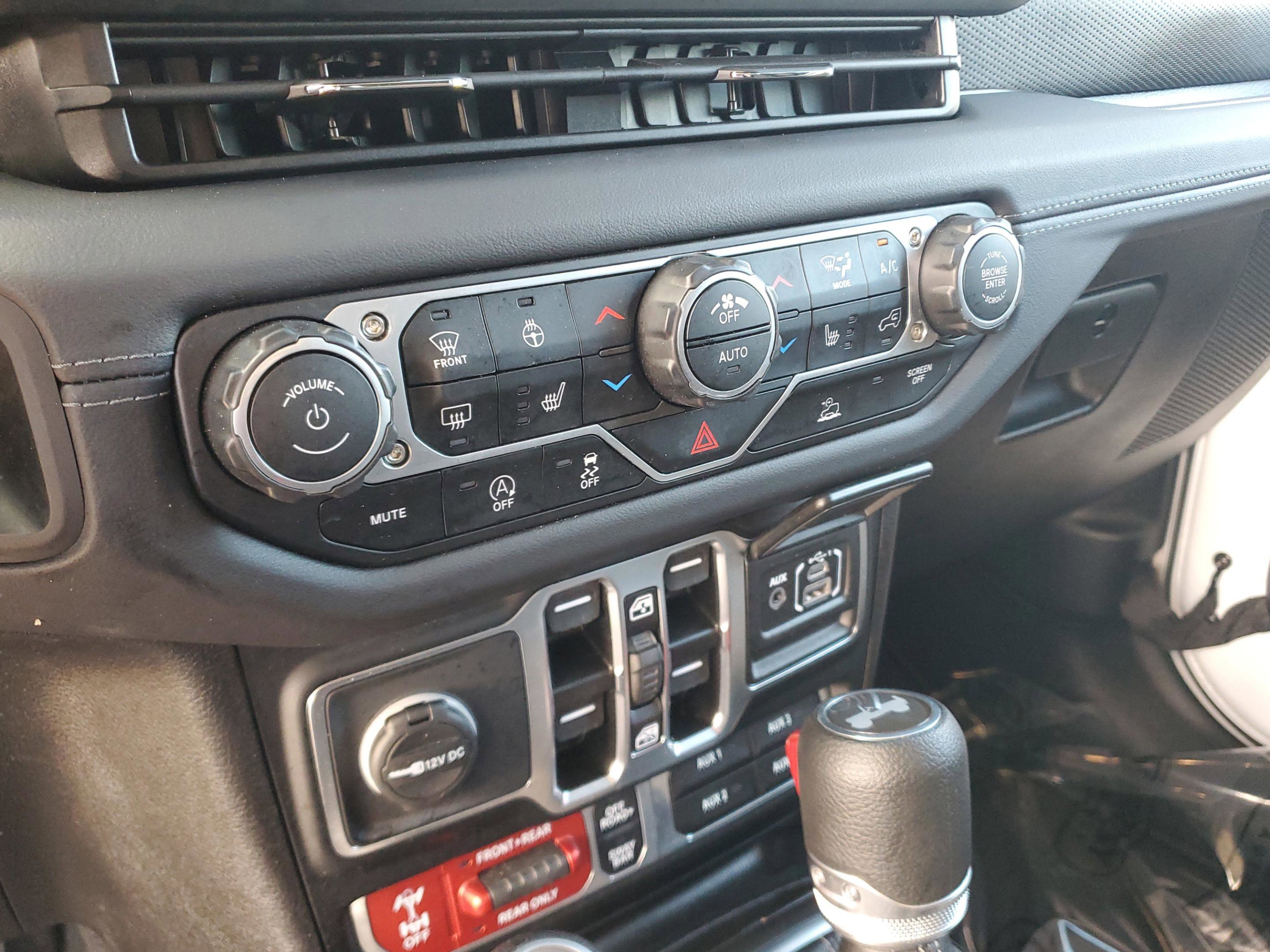 Used 2025 Jeep Wrangler Unlimited Rubicon w/ Convenience Group image 21