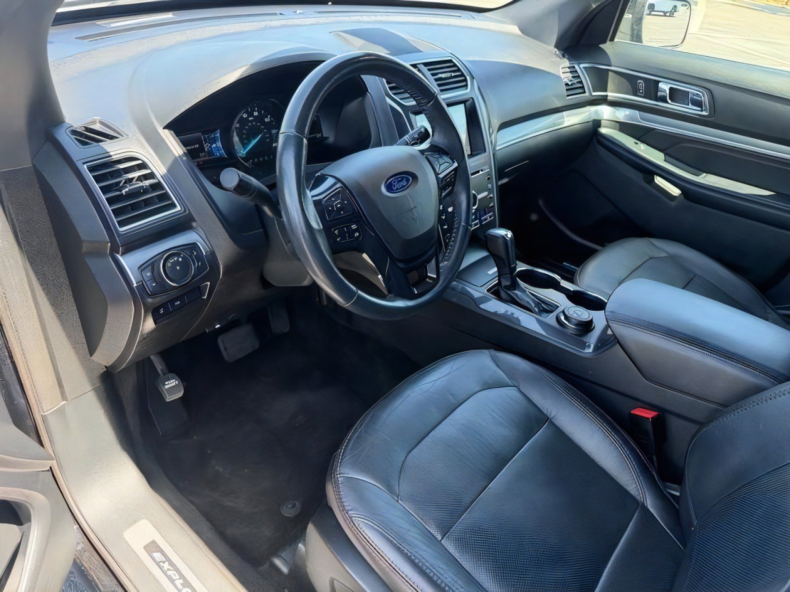Used 2018 Ford Explorer Sport w/ Equipment Group 401A AWD/4WD image 14