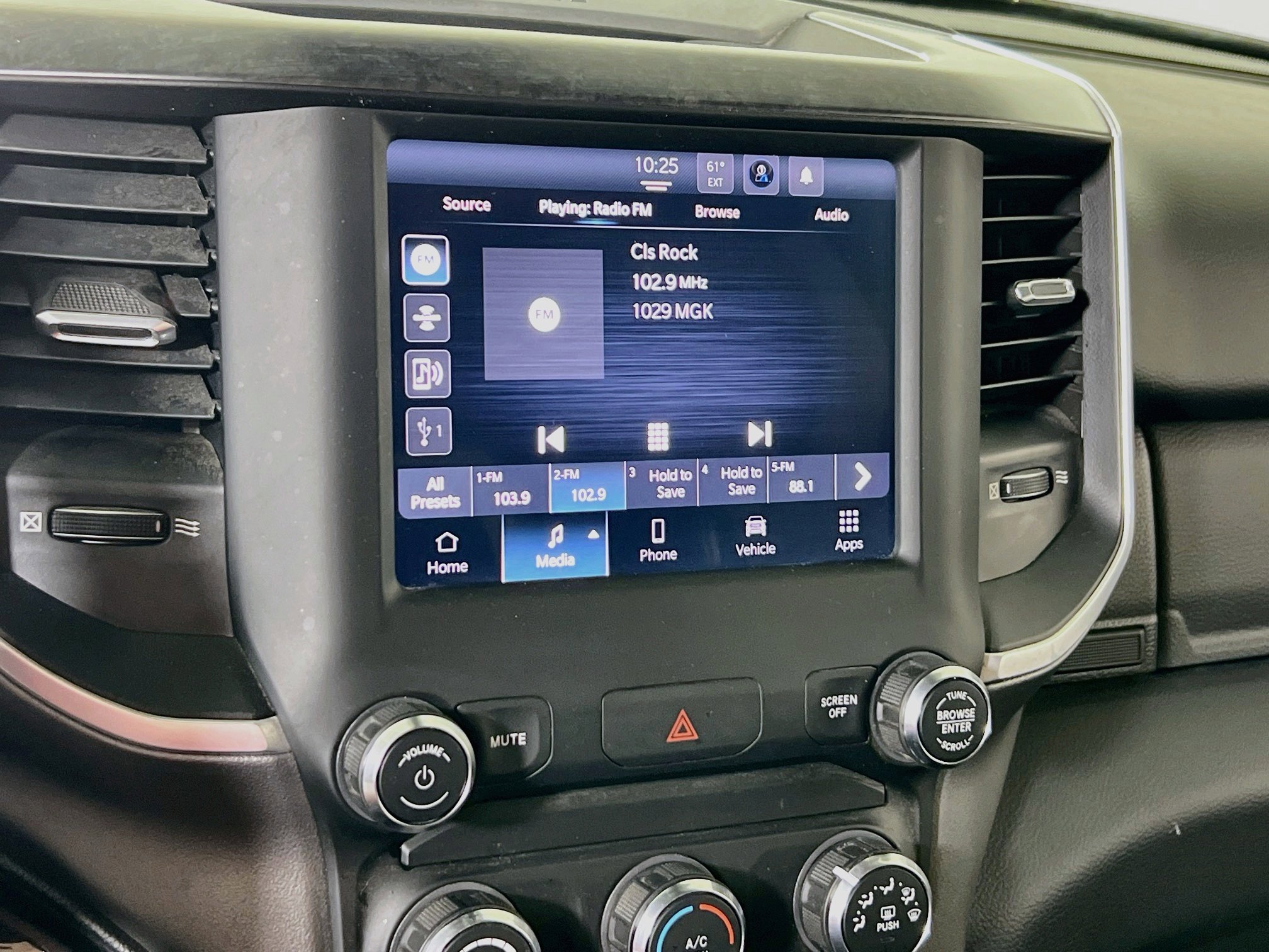 Used 2022 RAM 1500 Big Horn AWD/4WD image 14