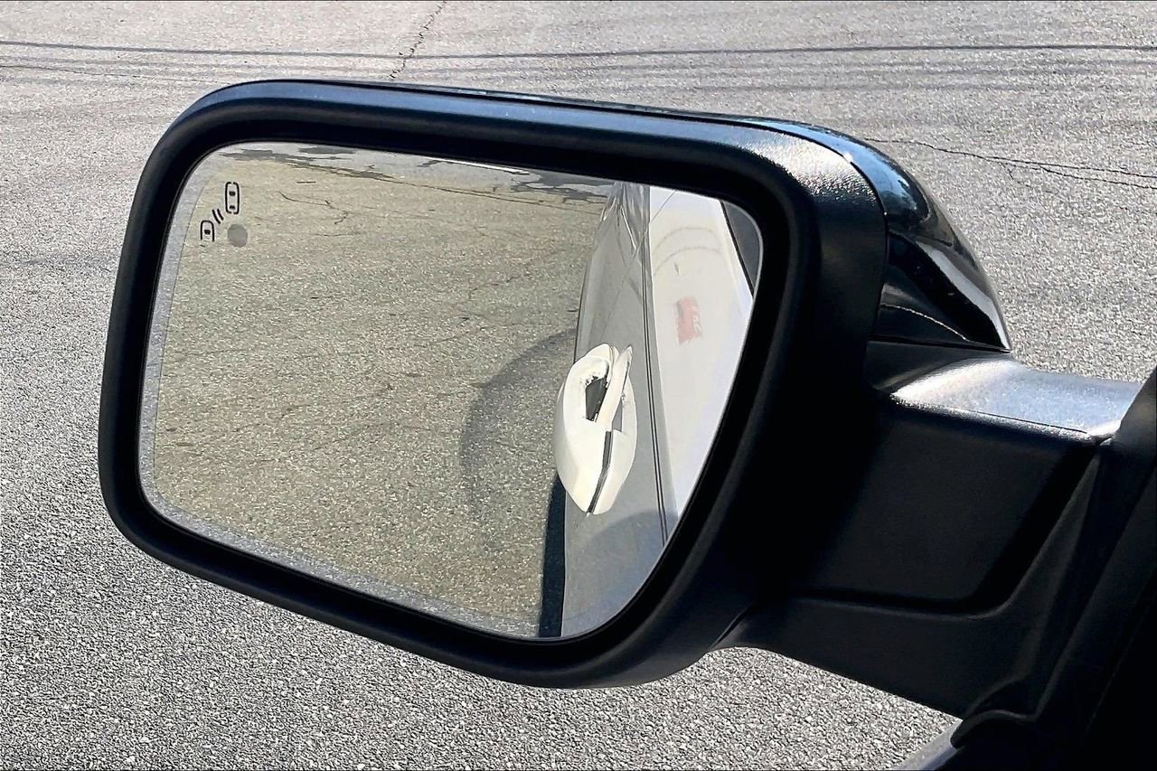 Used 2017 Ford Explorer XLT w/ Equipment Group 202A image 30