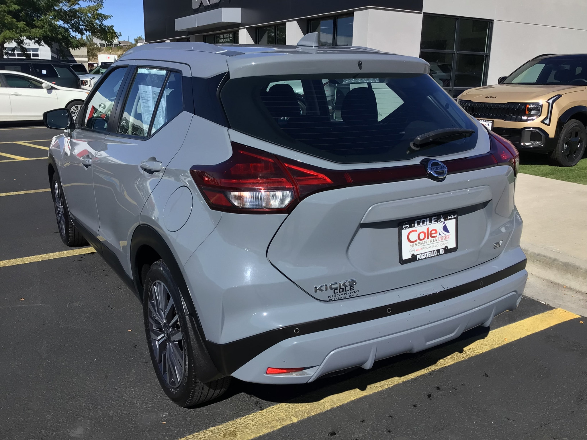 Used 2021 Nissan Kicks SV FWD image 4