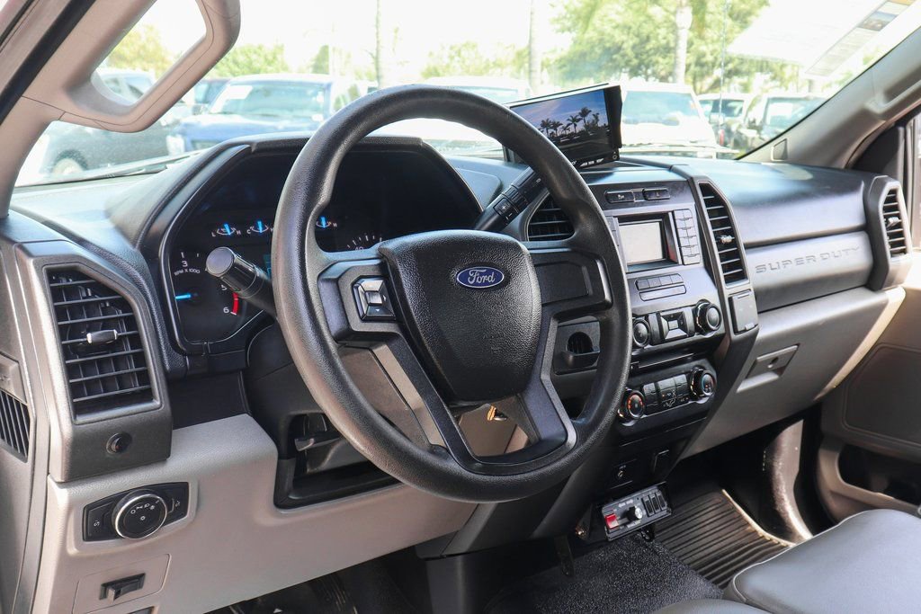 Used 2017 Ford F550 2WD Regular Cab Super Duty image 17