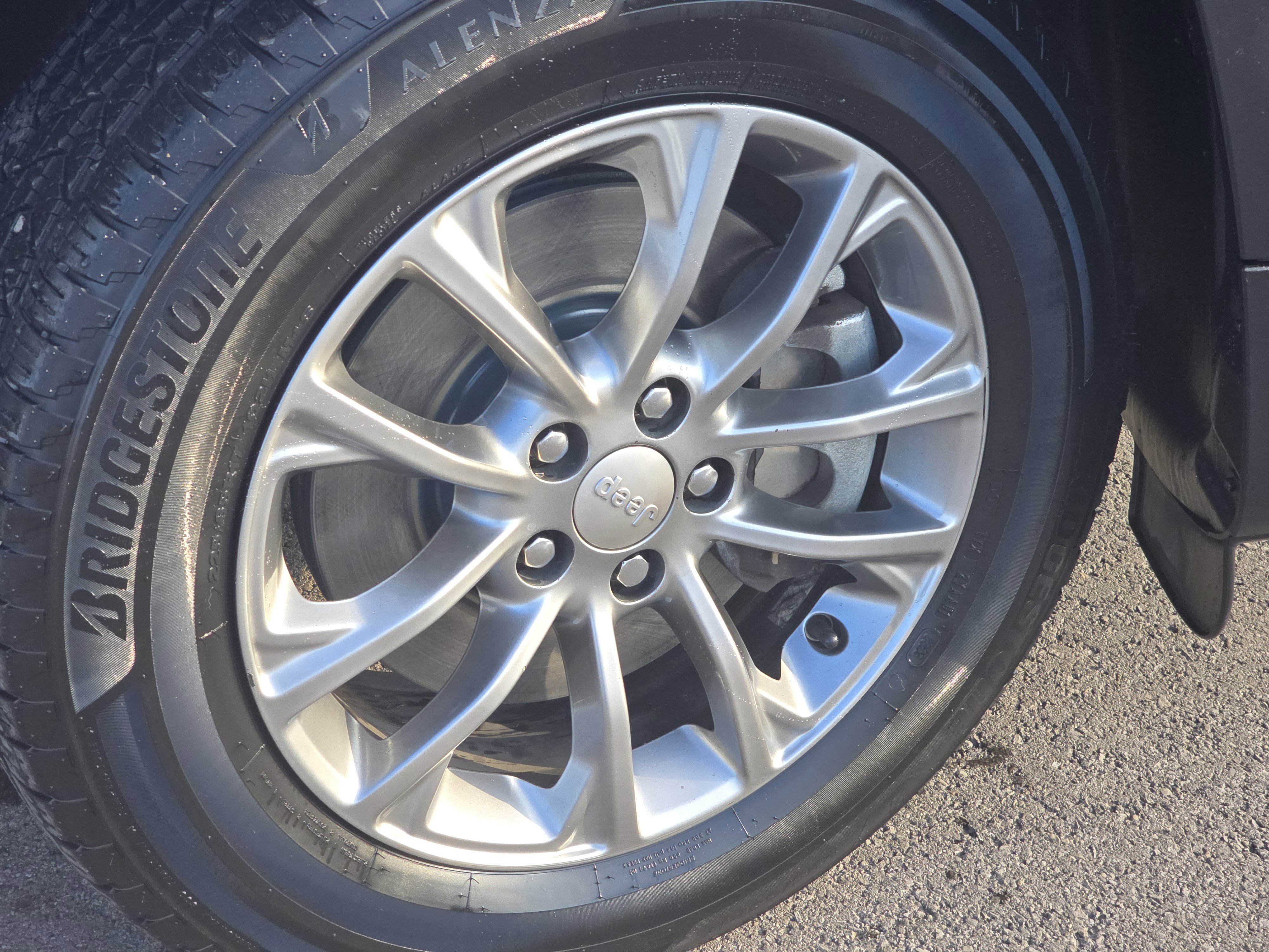 Used 2020 Jeep Cherokee Latitude Plus w/ Cold Weather Group image 14