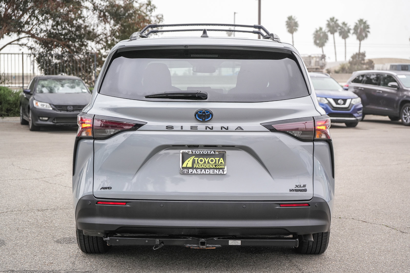 Used 2023 Toyota Sienna XLE Woodland Edition image 7