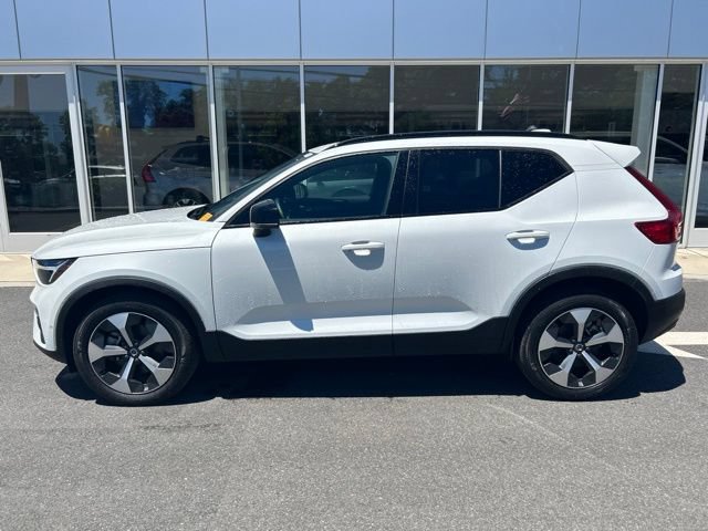 Certified 2025 Volvo XC40 B5 Plus AWD/4WD image 2