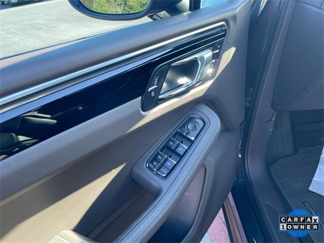 Used 2023 Porsche Macan image 11