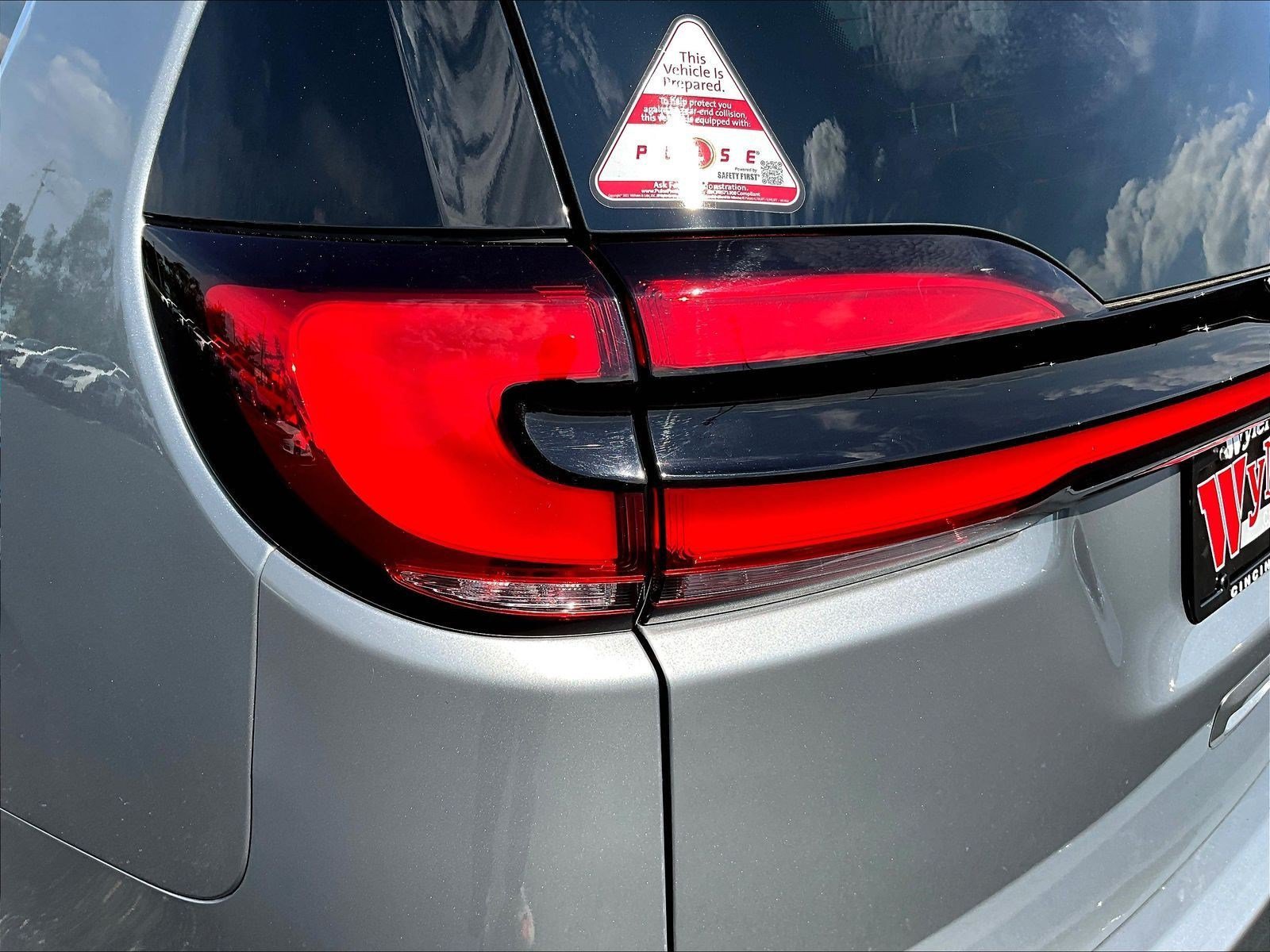 Used 2021 Chrysler Pacifica Limited w/ Uconnect Theater Family Group FWD image 21