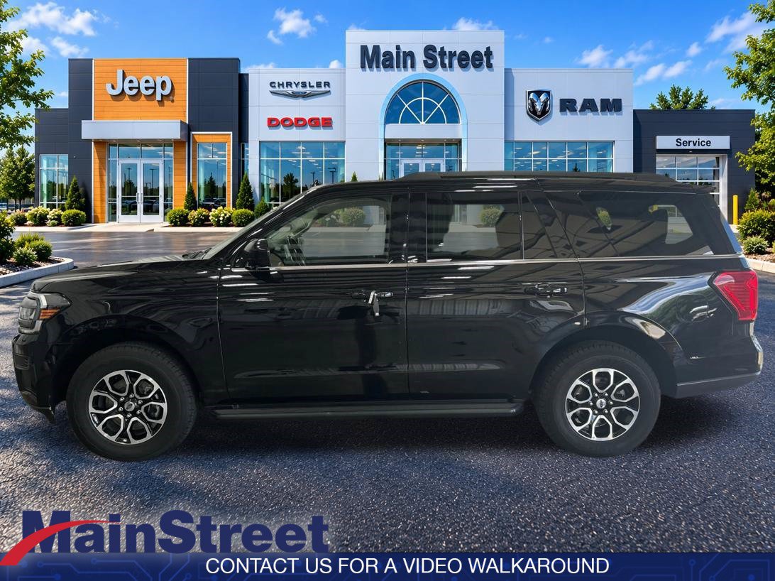 Used 2024 Ford Expedition XLT AWD/4WD image 2