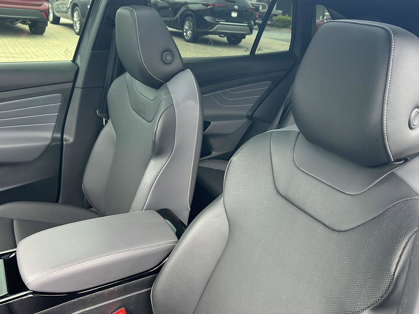 Used 2023 Volkswagen ID.4 Pro S Plus image 30