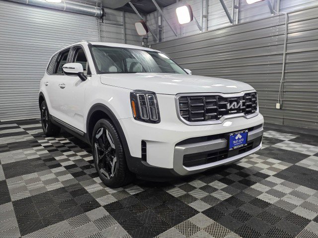 Used 2023 Kia Telluride S w/ S Sunroof Package image 4