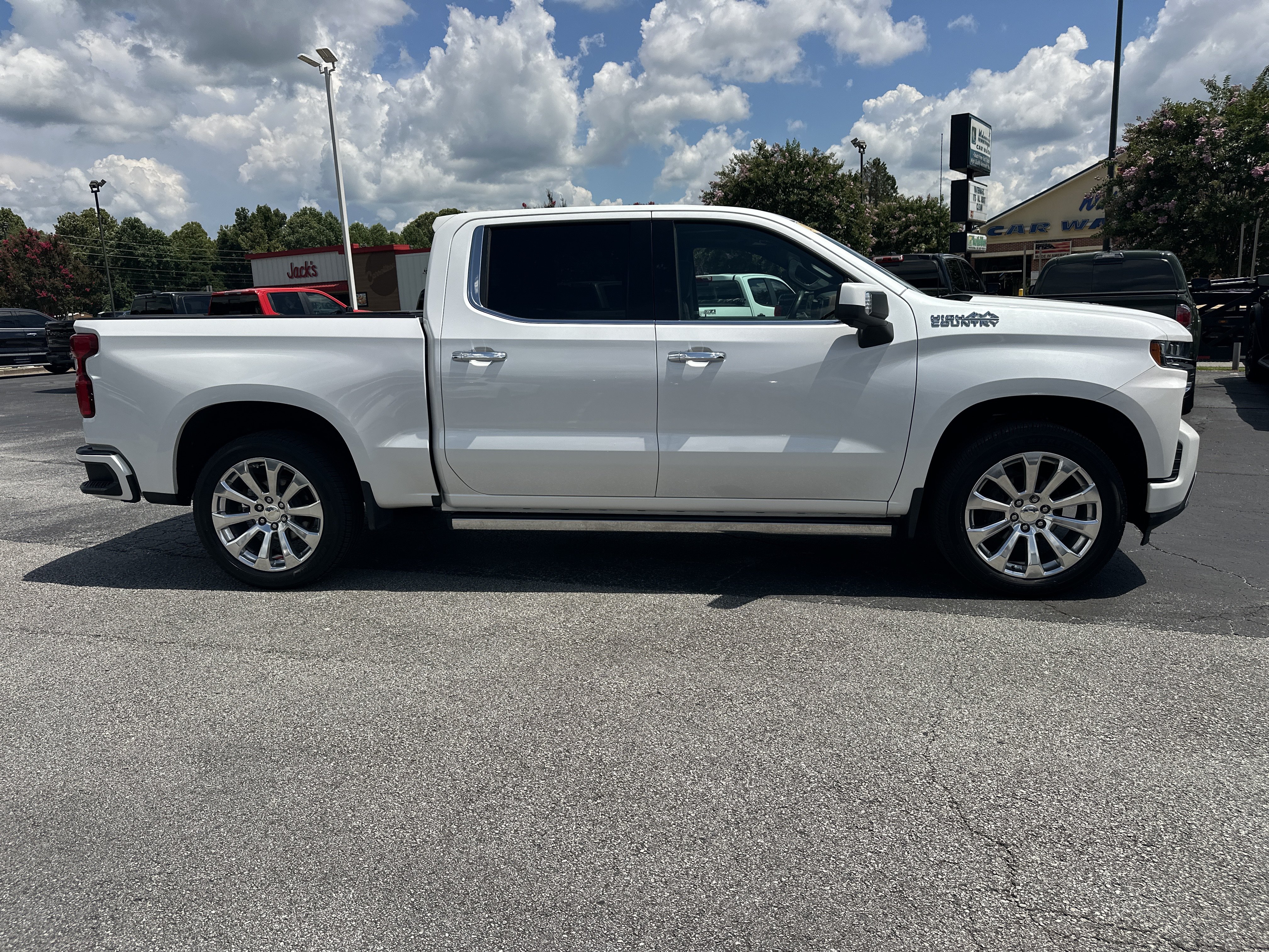 Used 2019 Chevrolet Silverado 1500 High Country w/ Technology Package AWD/4WD image 9