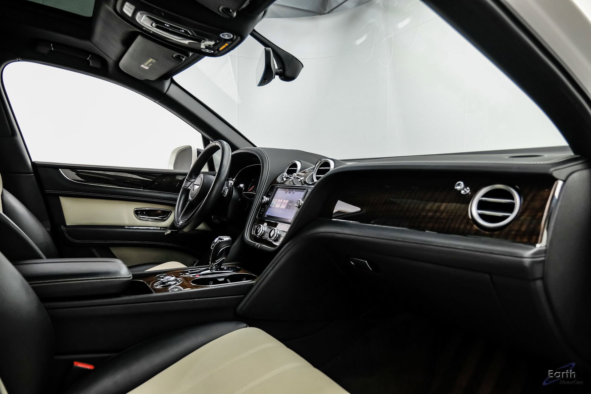 Used 2019 Bentley Bentayga image 44