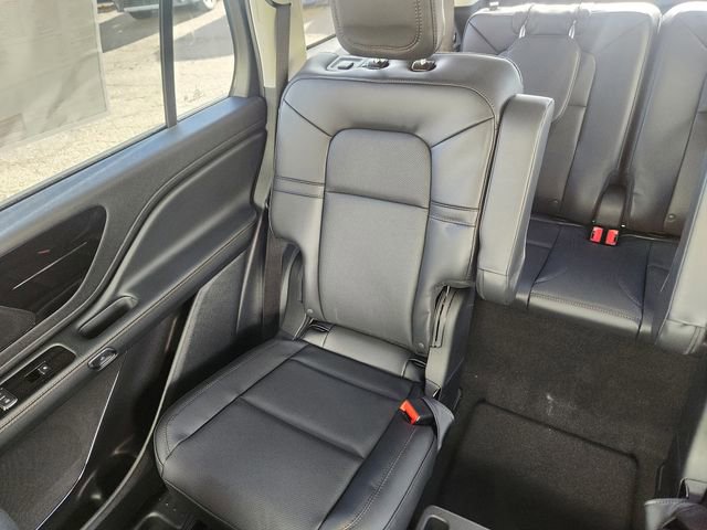 New 2026 Lincoln Aviator AWD w/ Jet Appearance Package image 13