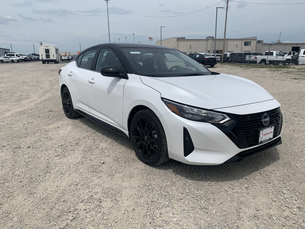 New 2025 Nissan Sentra SR w/ Midnight Edition image 3